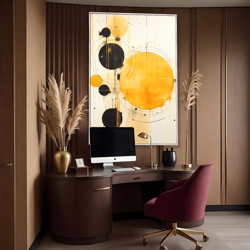 Tablou canvas cu tablou canvas cu cercuri galbene si negre, in rama de aluminiu argintiu, pe perete intr-un birou